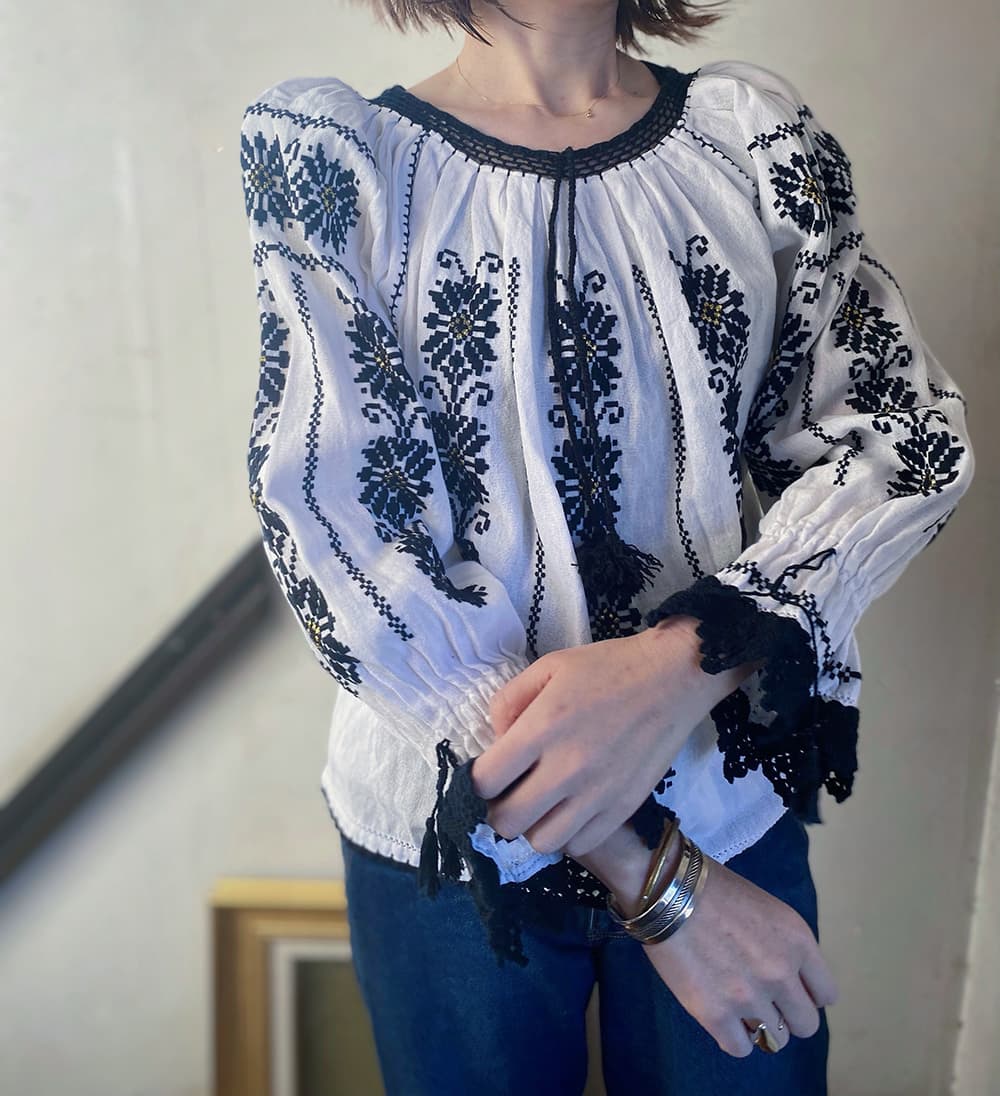 ヴィンテージルーマニア刺繍ブラウスantqueromanianembroideryblouse